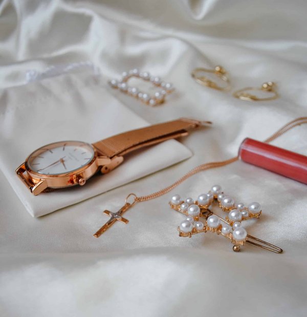 Essential women's fashion accessories